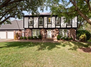 811 Canterbury Dr, Columbia, MO 65203