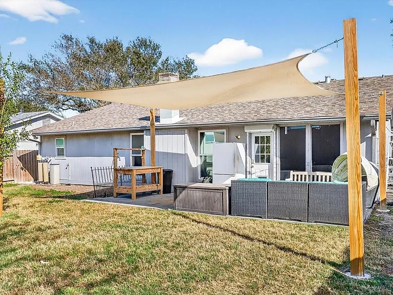 1749 Dawn Breeze Dr — Photo 35
