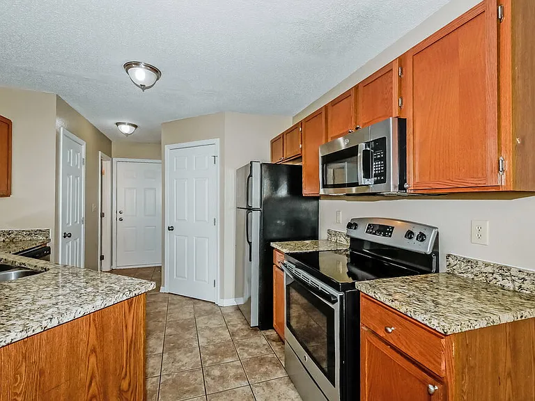 1107 Crescent Dr — Photo 10