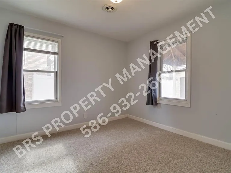 30791 Alger St — Photo 10