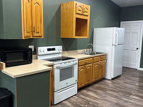 3rd image of 108 S Hart St #1