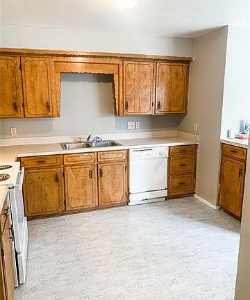 3rd image of 1105 W Jordan St