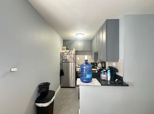 663 W Grace St APT 302, Chicago, IL 60613