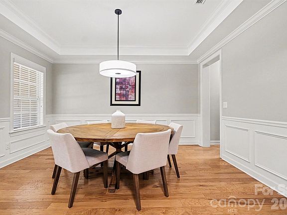 3rd image of 14943 Bagley Ln