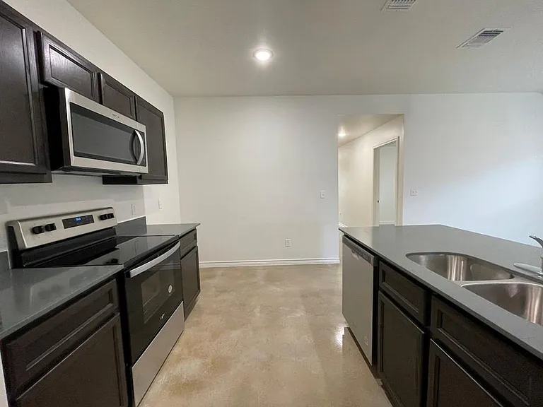 2317 Zanoletti Dr — Photo 12