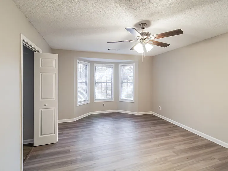 839 Ashley Ln — Photo 8
