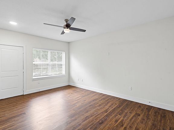 3rd image of 3124 Lubbock Ave