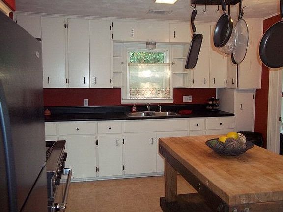 5th image of 702 Maury St