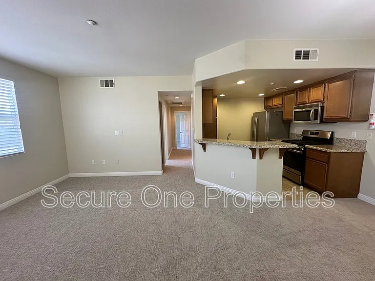 208 Riverdale Ct #715 — Photo 3