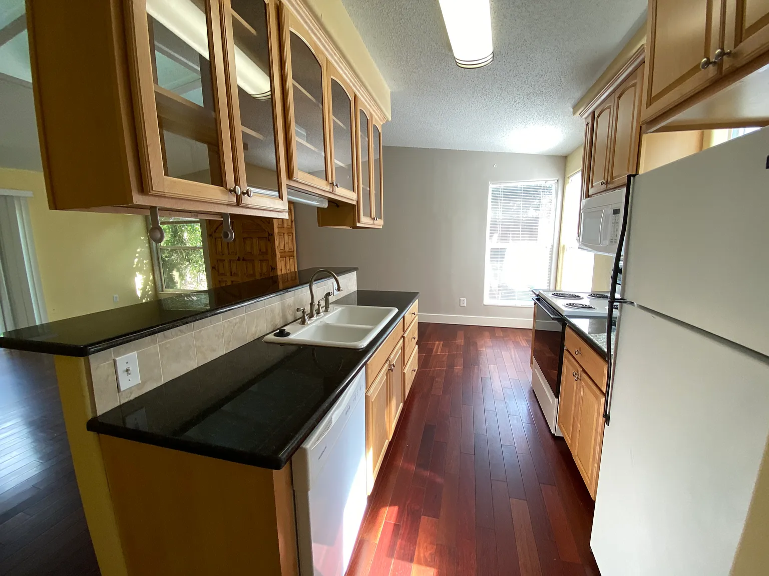 2 bed, 893 sqft, $2,795 — Photo 2