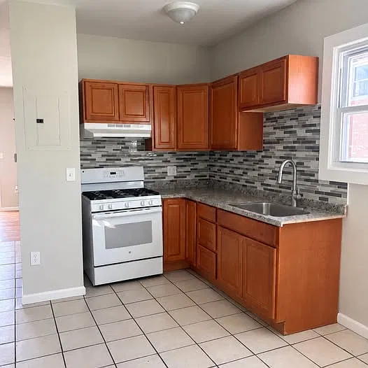 2 bed, 1100 sqft, $2,075 — Photo 2