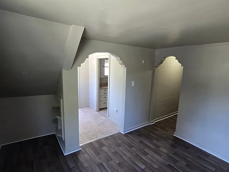 209 N Madison St — Photo 23
