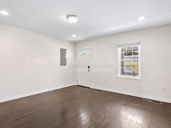 5th image of 819 Kinney St
