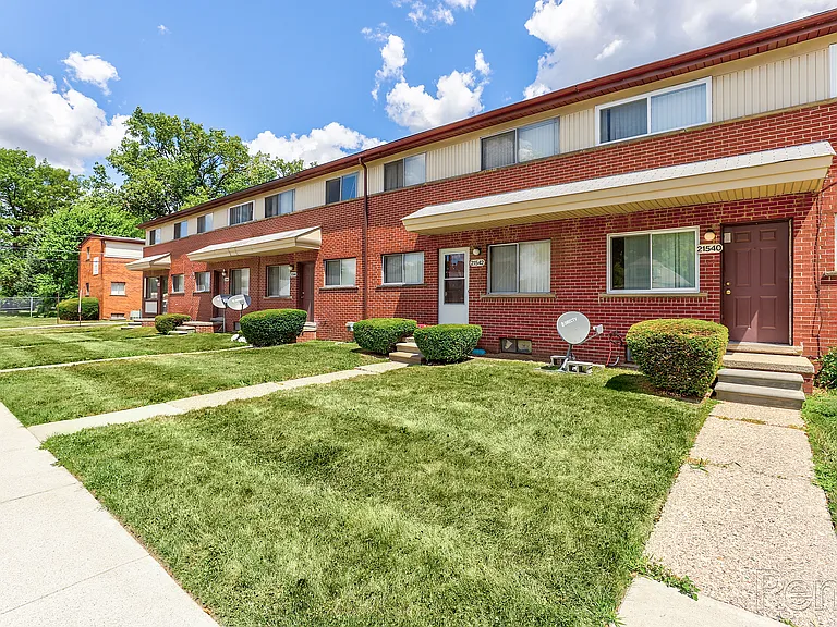 MacArthur Manor Apartments — Photo 13