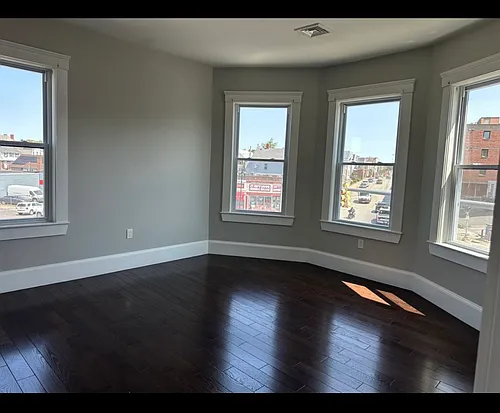 181 Chelsea St Photo 1