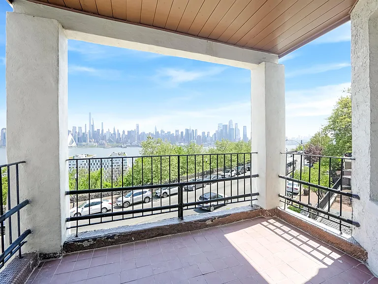 935 Boulevard E #2 — Photo 8