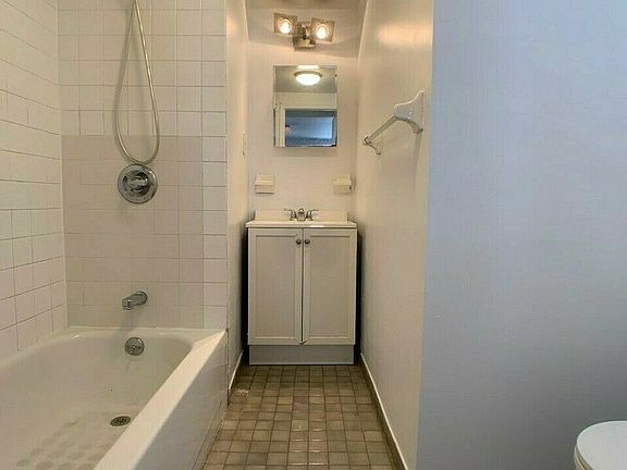 3rd image of 174 7th Ave #4E