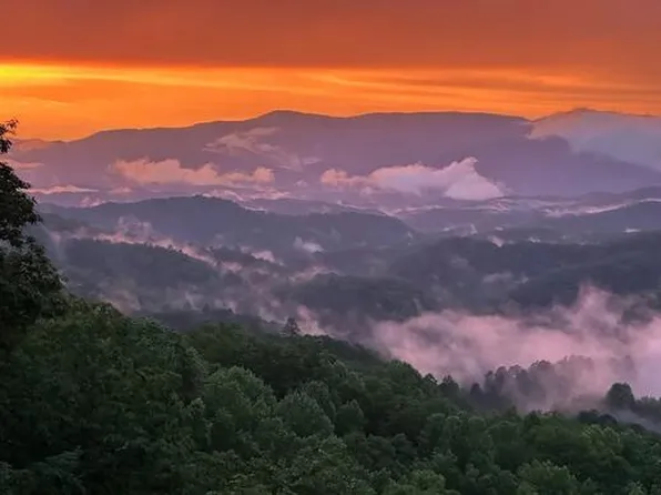 670 Twin Coves Rd, Bryson City, NC 28713