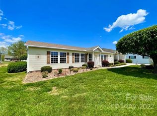 629 Paisley Ct, Hendersonville, NC 28739