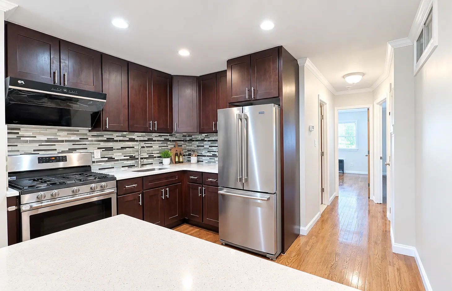 3 bed, 1.5 bath, 1000 sqft, $3,300 — Photo 1