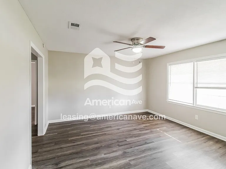 1049411_003_wm_-_living_room_13622087.jpg