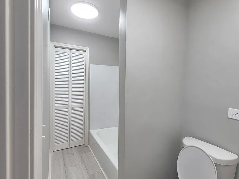 2815 Harrison — Photo 11