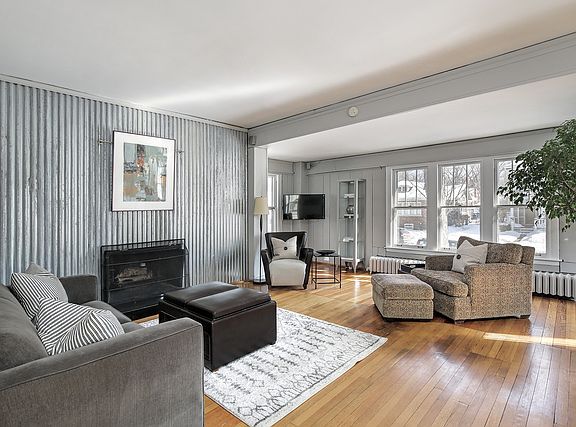 2nd image of 2640 Lincolnwood Dr
