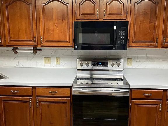 3rd image of 2413 Knollwood Dr