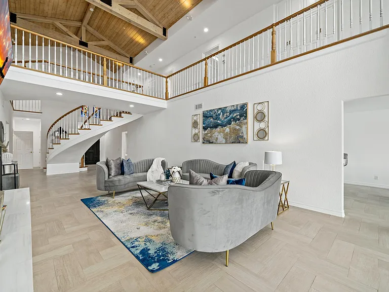 3972 Humboldt Dr — Photo 11