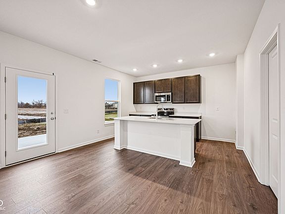 5th image of 7509 Firecrest Ln