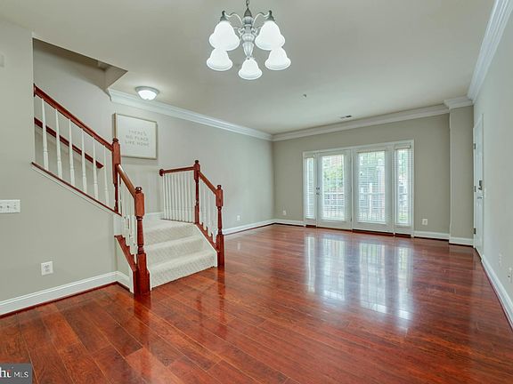 3rd image of 20649 Sibbald Sq