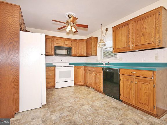 5th image of 226 Acorn Cir