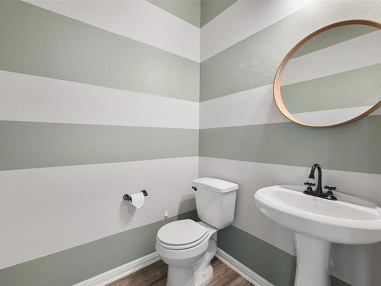 101 Lambert St — Photo 28