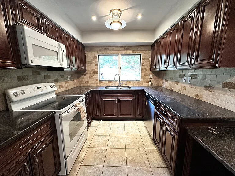 538 N Superior Ave — Photo 17