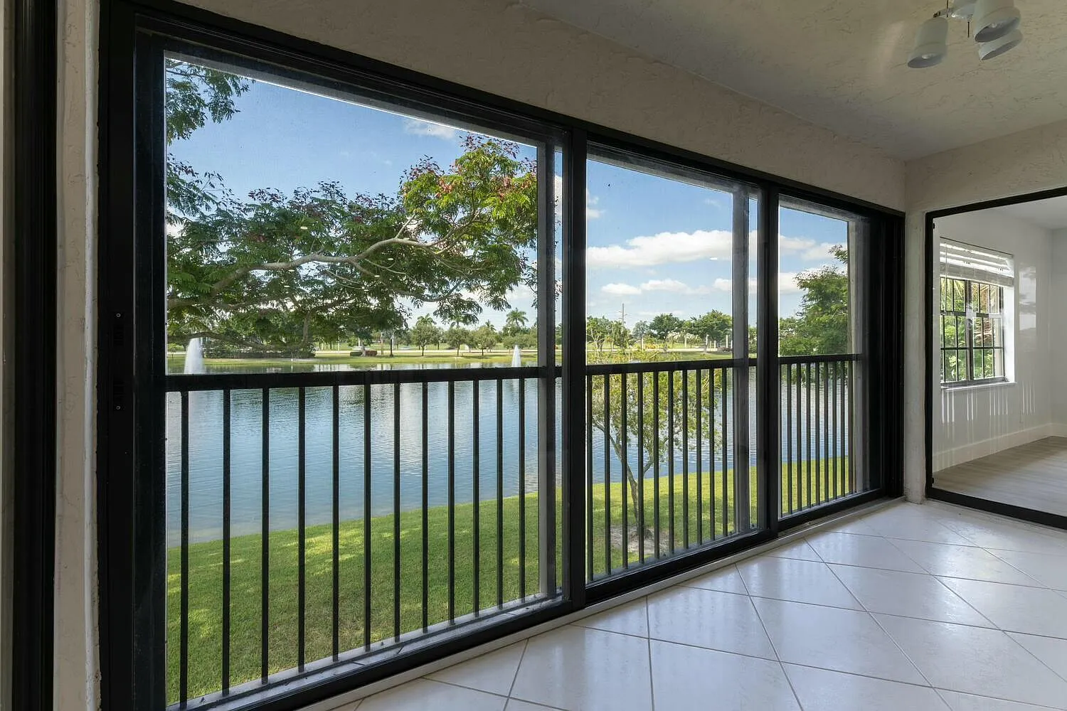 3 bed, 2.0 bath, 2186 sqft, $4,150 — Photo 3