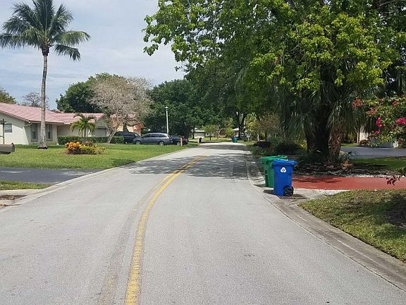 4th image of 162 NW 100th Ter
