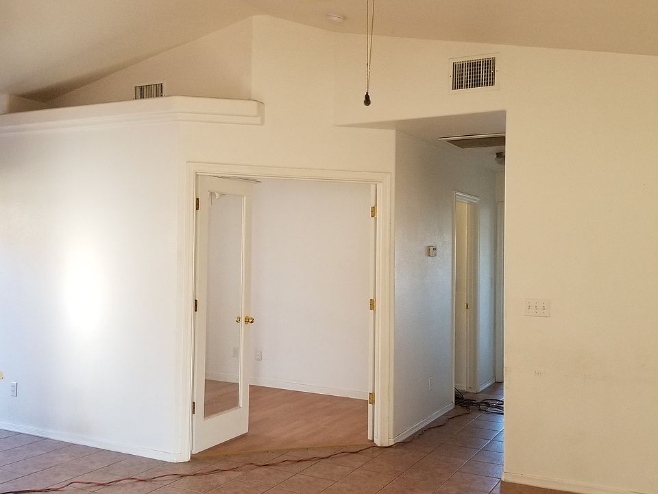 2nd image of 4330 N Irving St