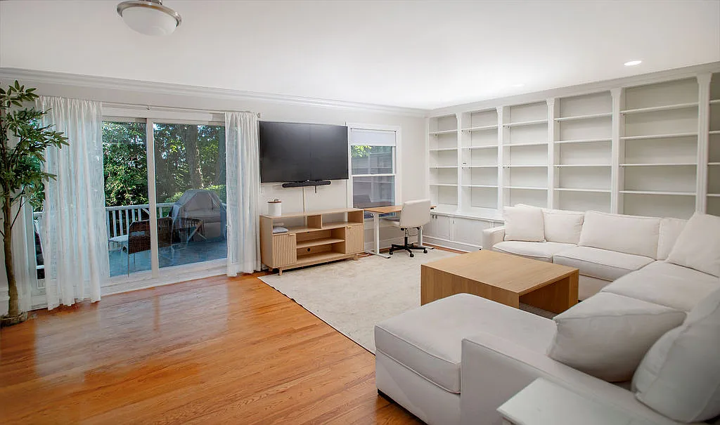 3 bed, 3.5 bath, 1600 sqft, $7,800 — Photo 3