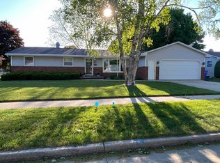 2517 N Chestwood Ct, Appleton, WI 54911