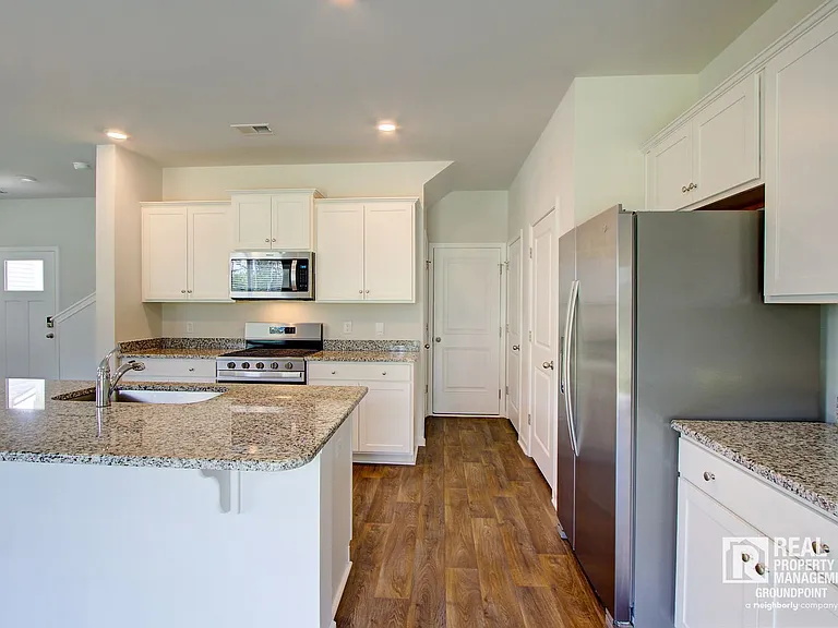 298 Watersglen Dr — Photo 8