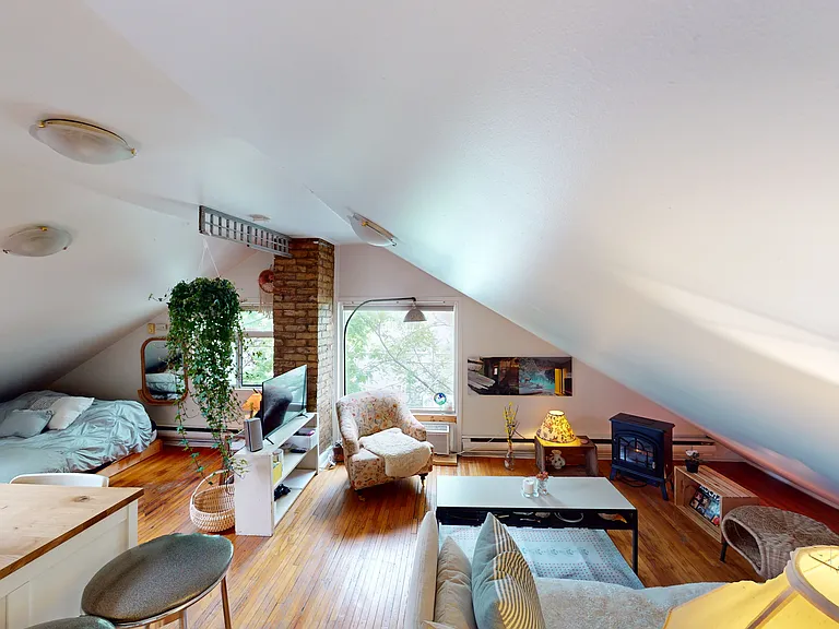 219 Bathurst St #3 — Photo 17