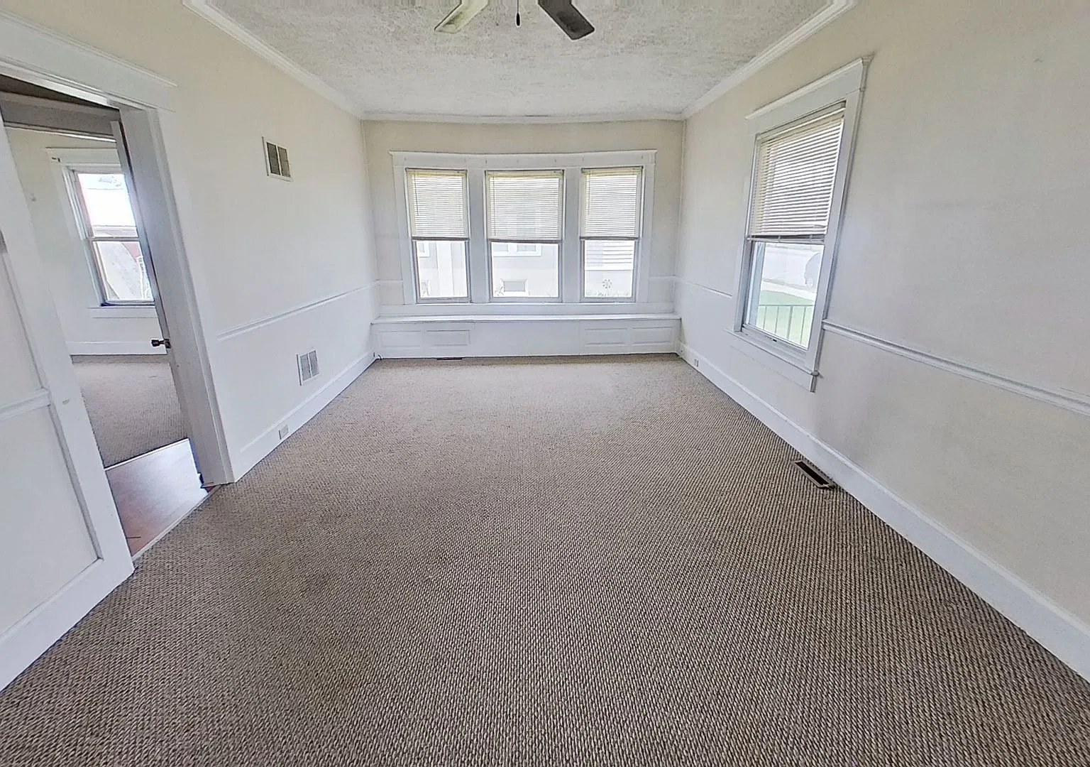 Cape Cod with Ample Storage — Photo 3