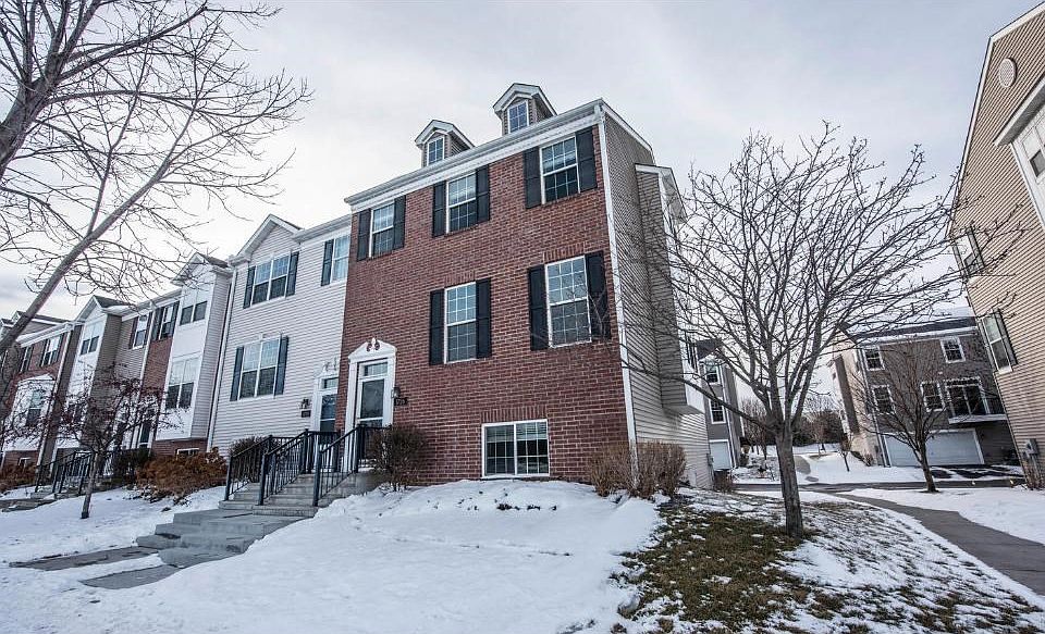 1726 Riverside Drive in Riverside Grove/Shakopee