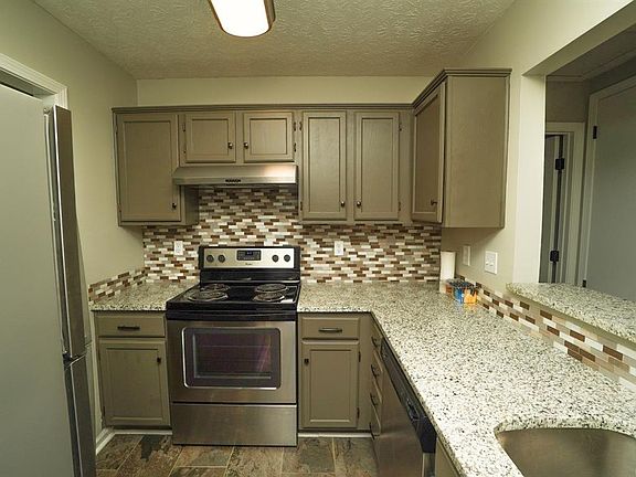 3rd image of 883 Bella Vista Dr