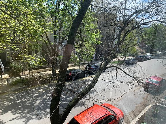 2nd image of 3052 N Kenmore Ave APT 1