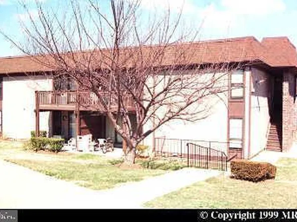 8507 Barrington Ct Unit T, Springfield, VA 22152