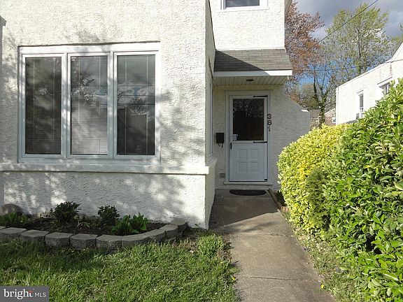 3rd image of 381 Lakeview Ave