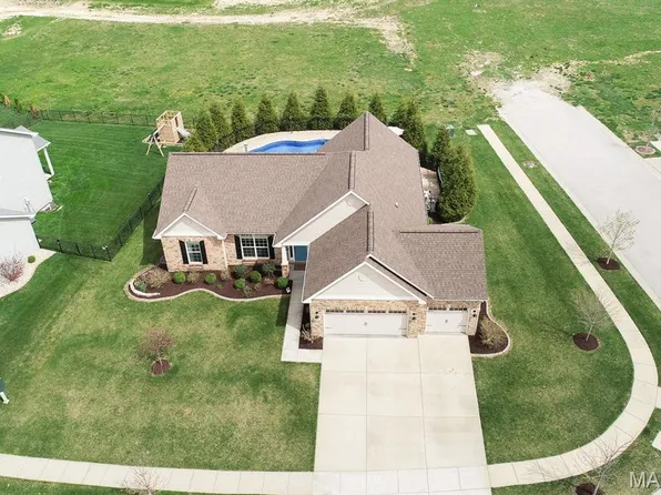143 Chickasaw Ln, O'Fallon, IL 62269