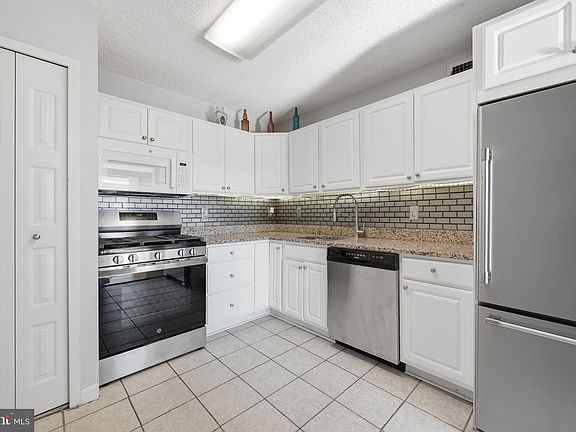 3rd image of 5225 Pooks Hill Rd APT 519N