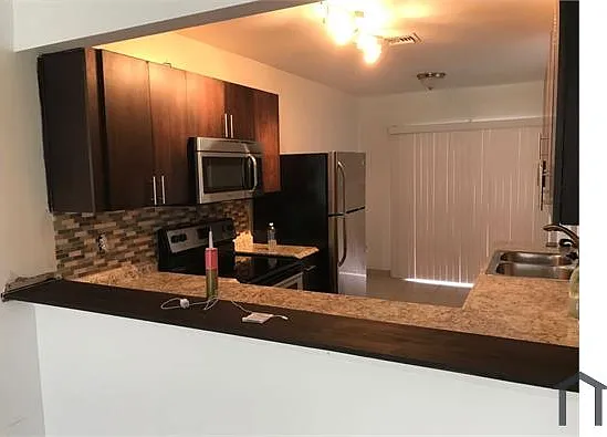 810 Crystal Lake Dr — Photo 2